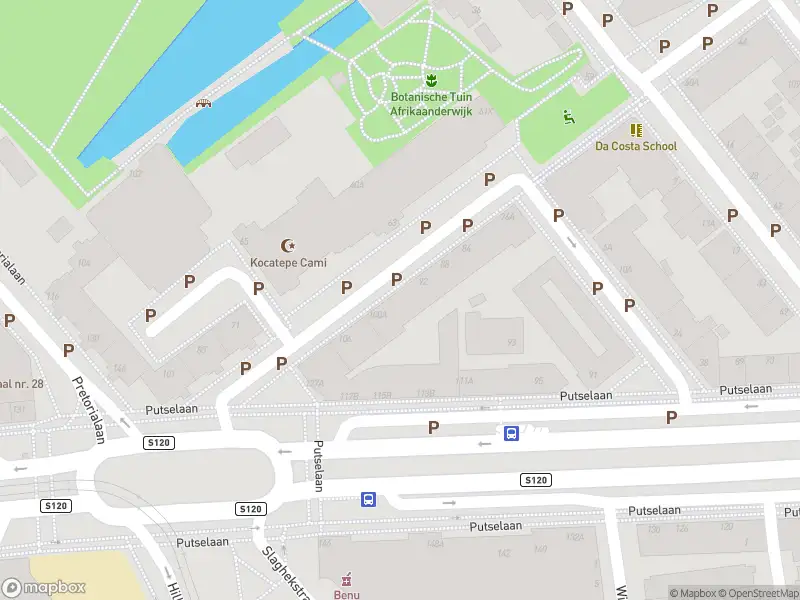 Ambulance met grote spoed naar de Martinus Steijnstraat in Rotterdam