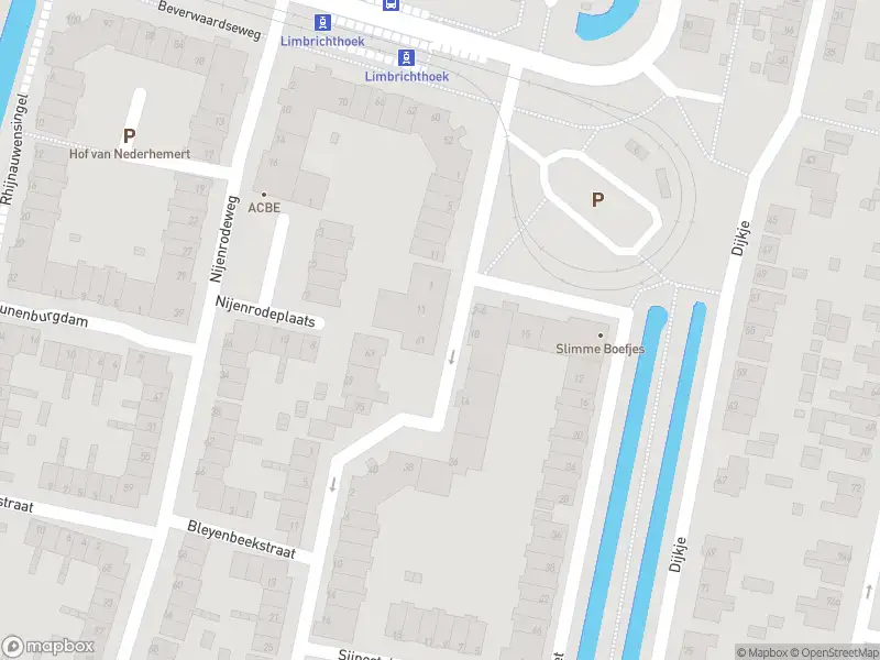 Ambulance met gepaste spoed naar de Neercanneplaats in Rotterdam