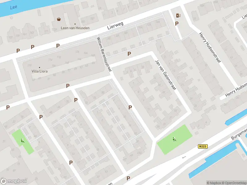 Ambulance met grote spoed naar de Maarten Harpertsz.Trompstraat in De Lier