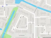 Ambulance met grote spoed naar de Van der Dussenvliet in Barendrecht