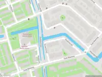 Ambulance met grote spoed naar de Oude Waelweg in Diemen