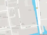 Ambulance met grote spoed naar de Mercuriusplein in Poeldijk