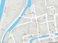 Ambulance met grote spoed naar de Graaf Willemstraat in Edam