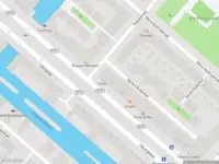 Ambulance met grote spoed naar de IJburglaan in Amsterdam