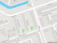 Ambulance met grote spoed naar de Stormvloedkeringstraat in Amsterdam