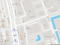 Ambulance met grote spoed naar de Mercuriusweg in Delft