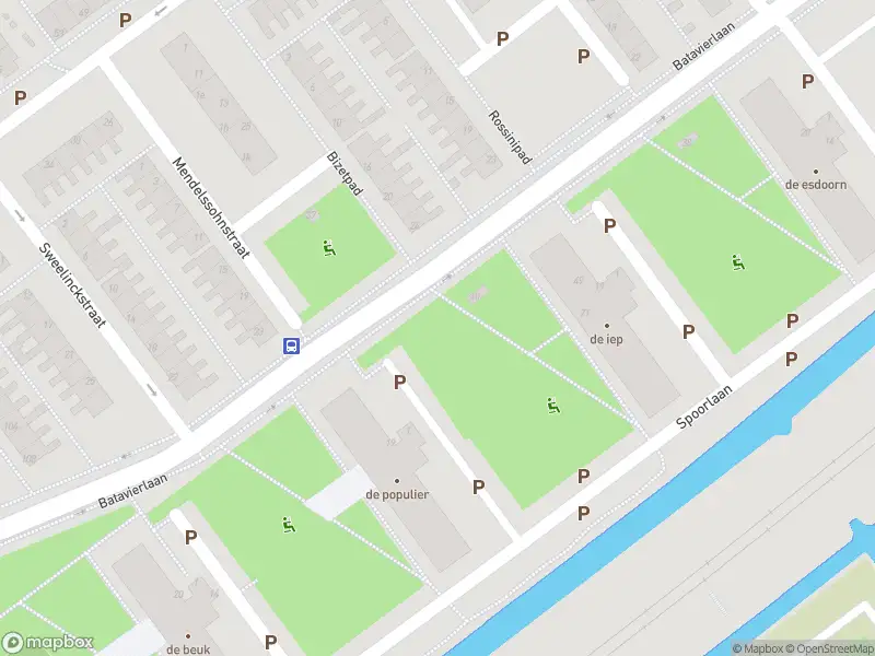 Ambulance met grote spoed naar de De Linde in Nieuwerkerk aan den IJssel