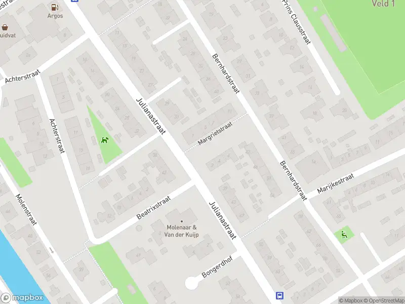 Ambulance met grote spoed naar de Margrietstraat in Strijen