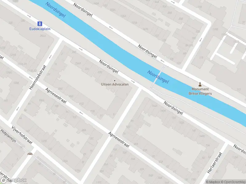 Ambulance met grote spoed naar de Noordsingel in Rotterdam