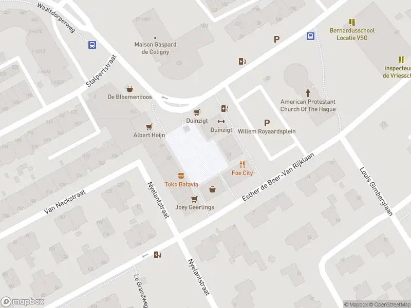 Ambulance met grote spoed naar de Willem Royaardsplein in 's-Gravenhage