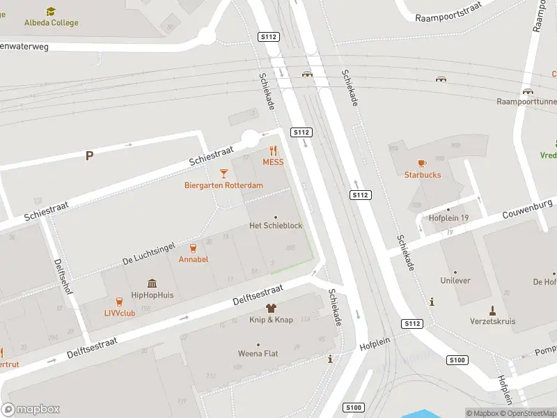 Ambulance met grote spoed naar de Schiekade in Rotterdam