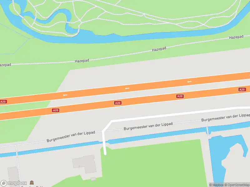 Ambulance met gepaste spoed naar de Bachplein in Schiedam