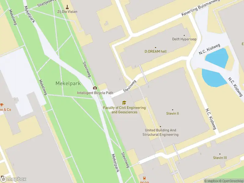 Ambulance met grote spoed naar de Stevinweg in Delft