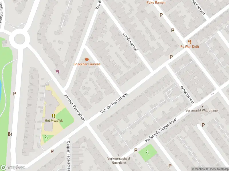 Ambulance met grote spoed naar de Van Zuylen van Nijeveltstraat in Delft