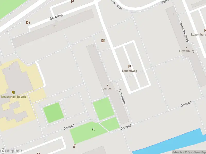 Ambulance met grote spoed naar de Londenweg in Vlaardingen