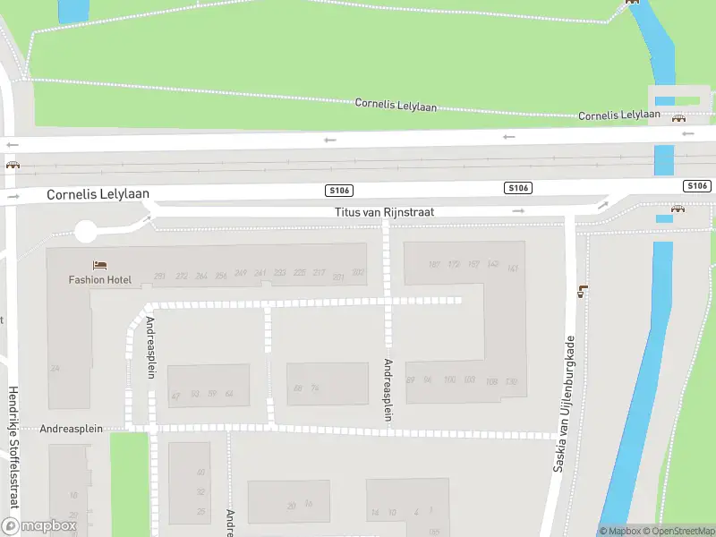 Ambulance met gepaste spoed naar de Titus van Rijnstraat in Amsterdam