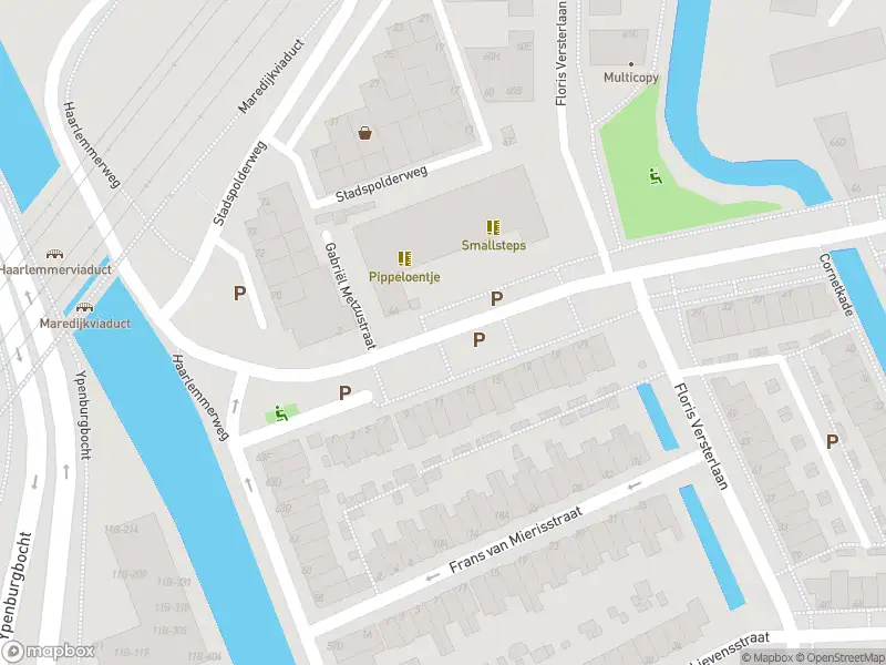 Ambulance met gepaste spoed naar de Gabriël Metzustraat in Leiden