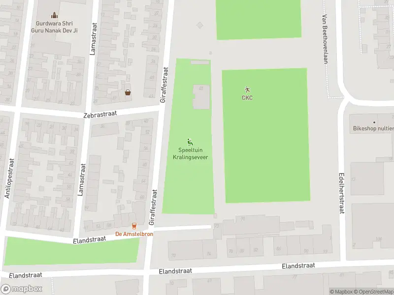 Ambulance met gepaste spoed naar de Giraffestraat in Rotterdam