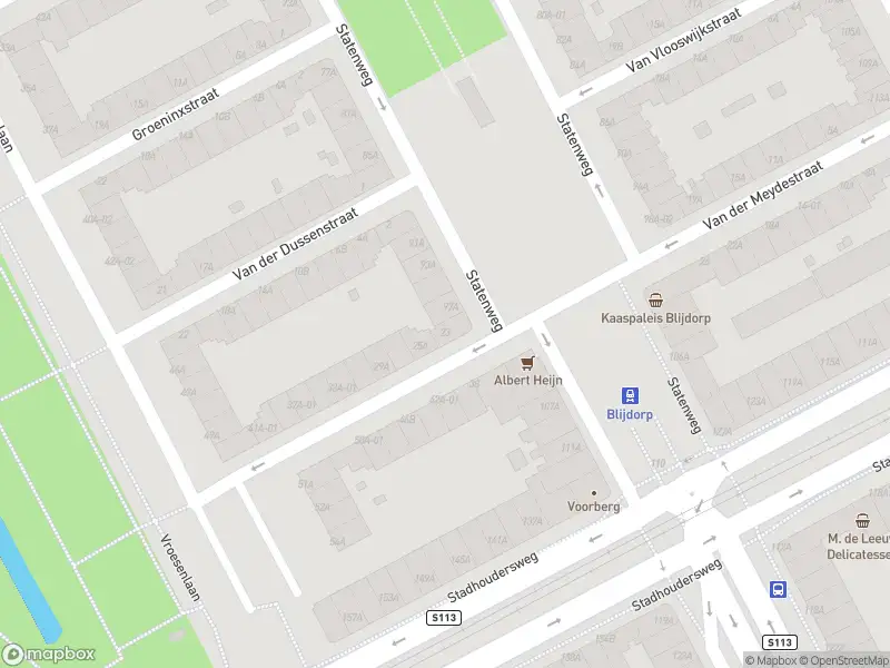 Ambulance met gepaste spoed naar de Van der Meydestraat in Rotterdam