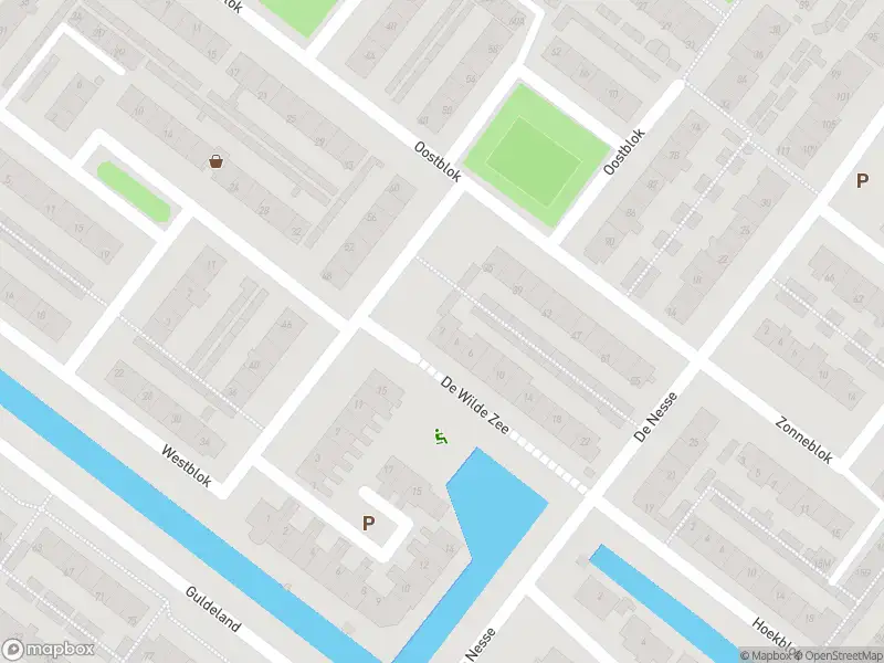 Ambulance met grote spoed naar de De WilDe Zee in Wateringen