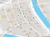 Ambulance met gepaste spoed naar de Voetboogstraat in Amsterdam