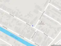 Ambulance met grote spoed naar de Nieuweweg in Strijensas