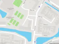 Ambulance met grote spoed naar de Wester Ven in Volendam