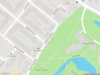 Politie met grote spoed naar de Nachtegaallaan in Leiden vanwege ongeval met letsel