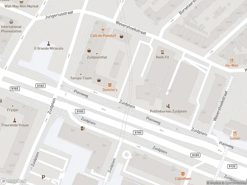 Ambulance met gepaste spoed naar de Zuidplein in Rotterdam