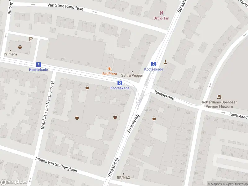 Ambulance met grote spoed naar de Kleiweg in Rotterdam