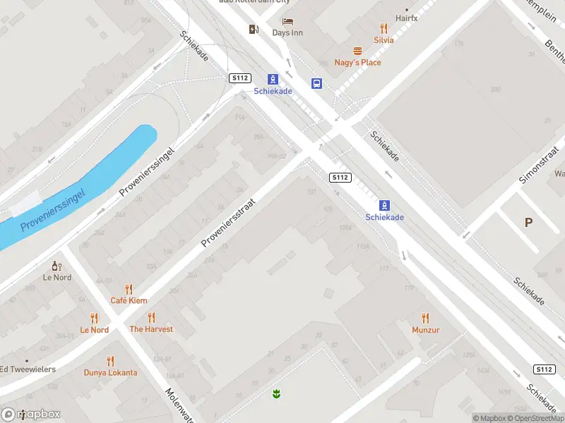 Ambulance met gepaste spoed naar de Proveniersstraat in Rotterdam