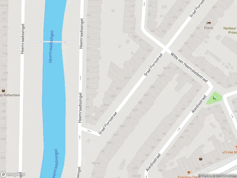 Ambulance met gepaste spoed naar de Graaf Florisstraat in Rotterdam