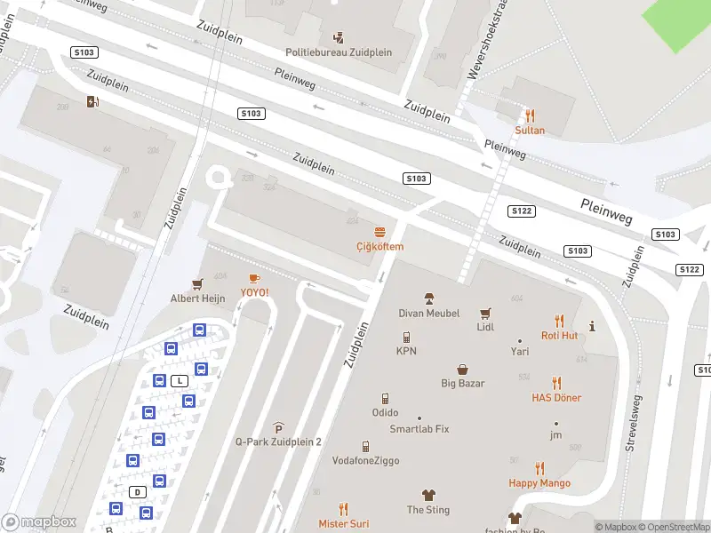 Ambulance met gepaste spoed naar de Zuidplein in Rotterdam