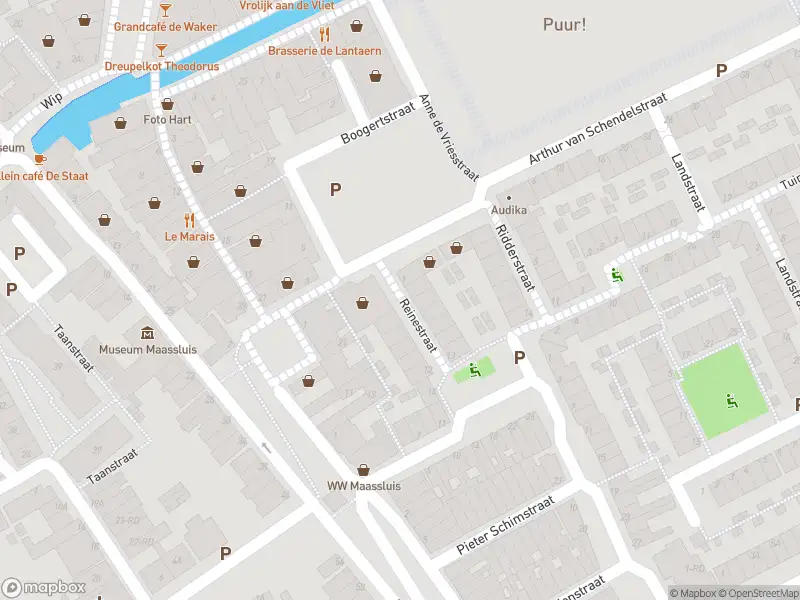 Ambulance met grote spoed naar de Reinestraat in Maassluis