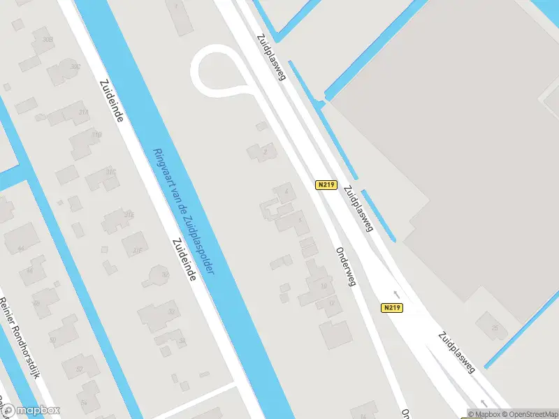 Ambulance met gepaste spoed naar de Onderweg in Zevenhuizen