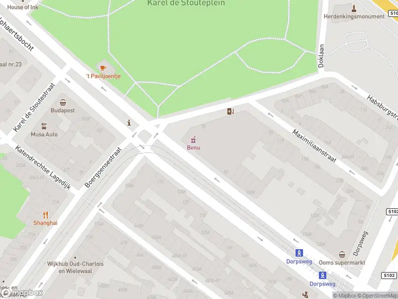 Ambulance met grote spoed naar de Wolphaertsbocht in Rotterdam