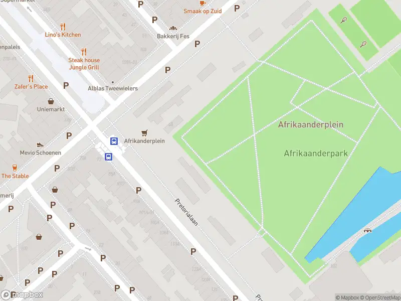 Ambulance met grote spoed naar de Pretorialaan in Rotterdam