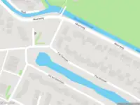 Ambulance met grote spoed naar de Piet Heinlaan in Bennebroek