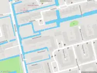 Ambulance met grote spoed naar de Oeverloperpad in Delft