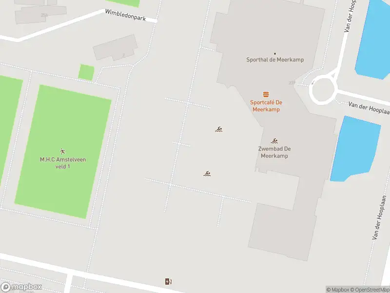 Ambulance met grote spoed naar de Wimbledonpark in Amstelveen