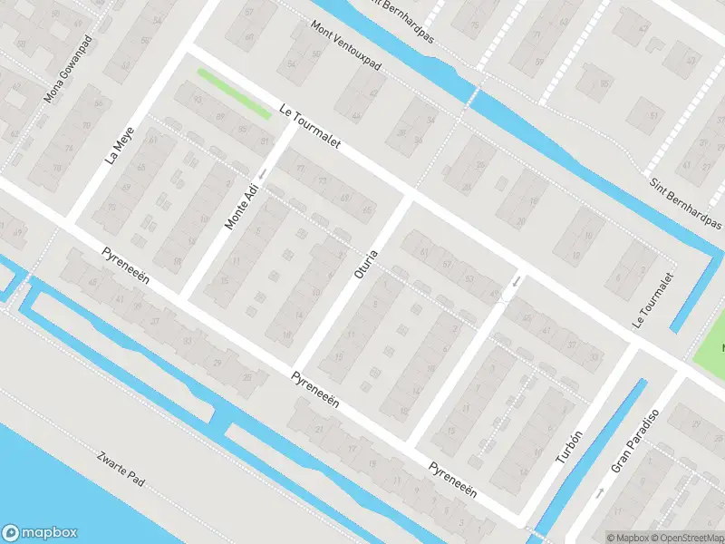 Ambulance met grote spoed naar de Oturia in Amsterdam