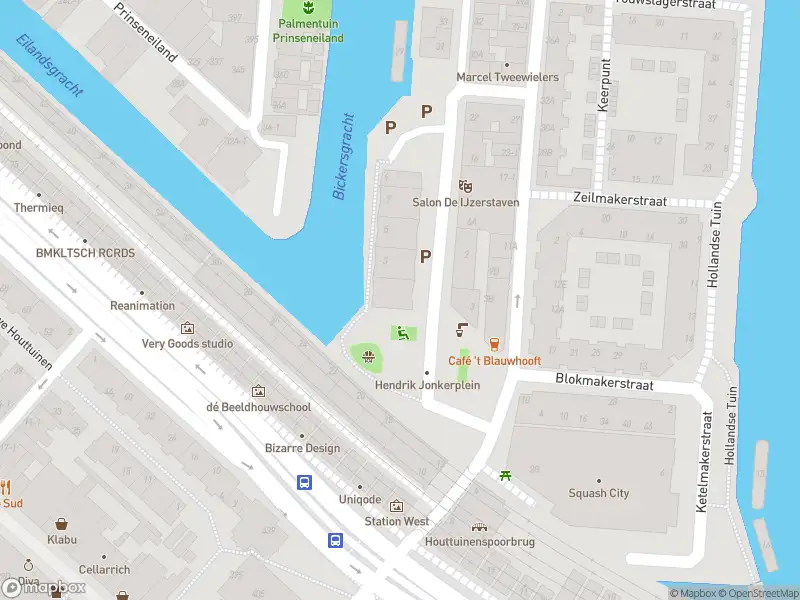 Ambulance met gepaste spoed naar de Prinseneiland in Amsterdam