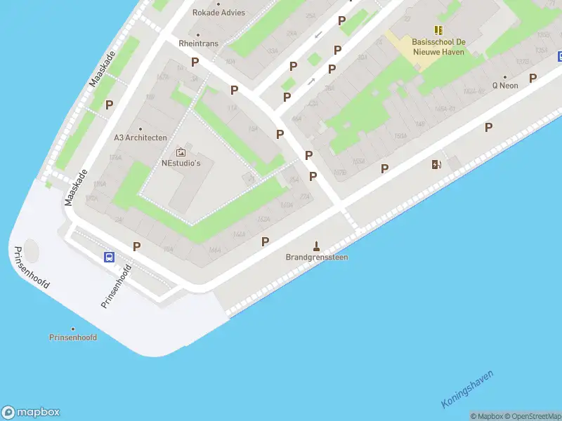 Ambulance met grote spoed naar de Prins Hendrikkade in Rotterdam