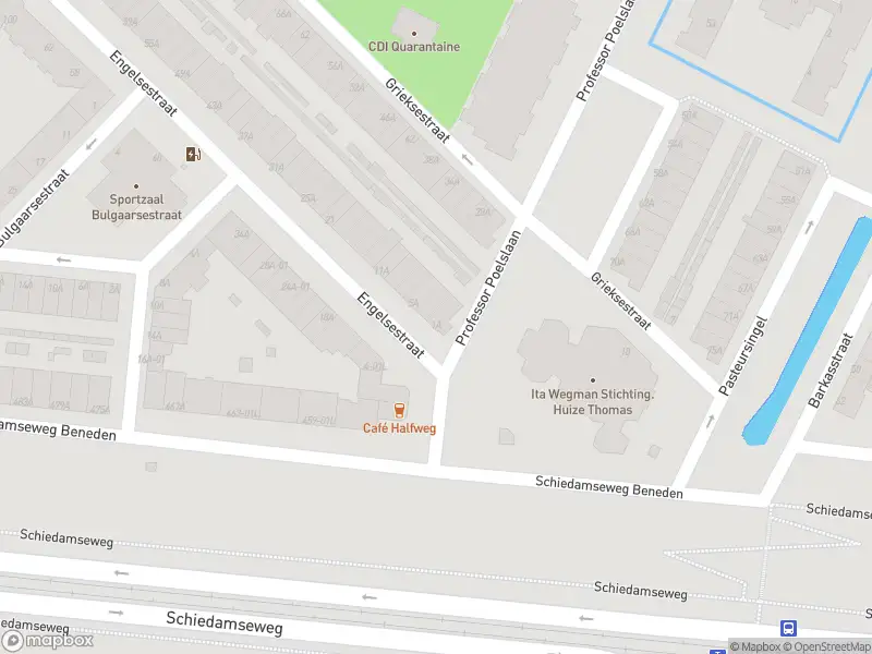 Ambulance met gepaste spoed naar de Engelsestraat in Rotterdam