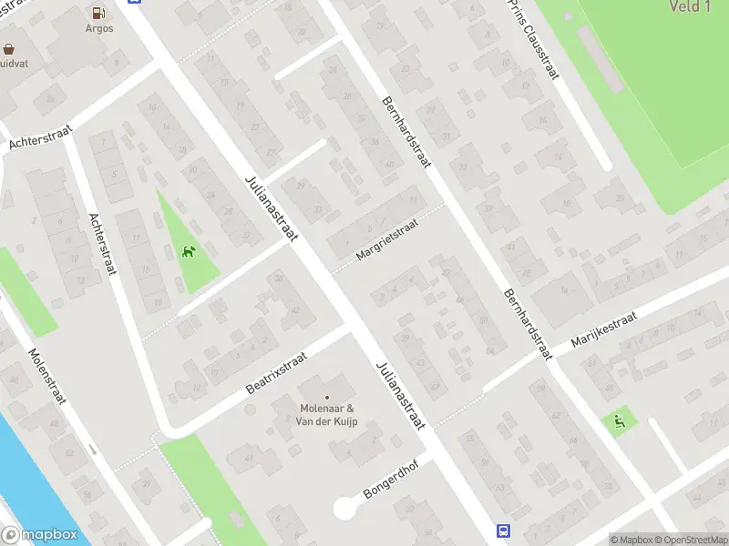 Ambulance met grote spoed naar de Margrietstraat in Strijen