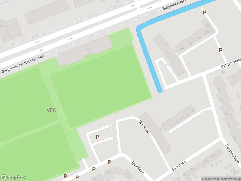 Ambulance met gepaste spoed naar de Sportlaan in Vlaardingen