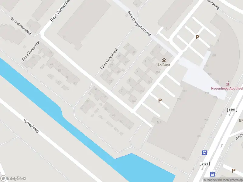 Ambulance met gepaste spoed naar de Eline Verestraat in Hoogvliet Rotterdam