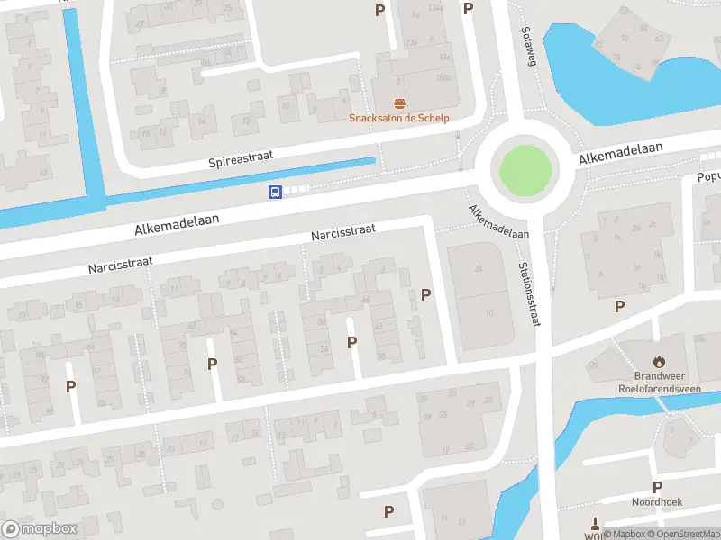 Brandweer met grote spoed naar de Narcisstraat in Roelofarendsveen vanwege gebouwbrand