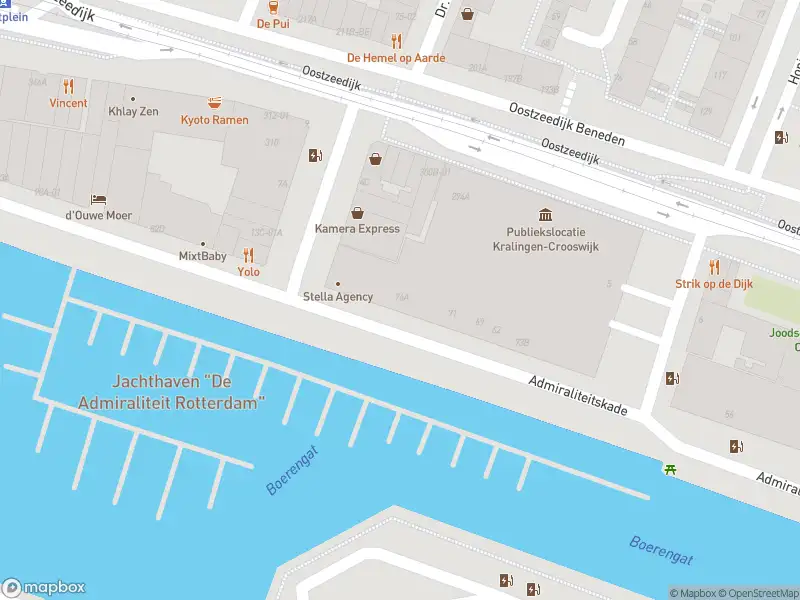 Ambulance met gepaste spoed naar de Admiraliteitskade in Rotterdam