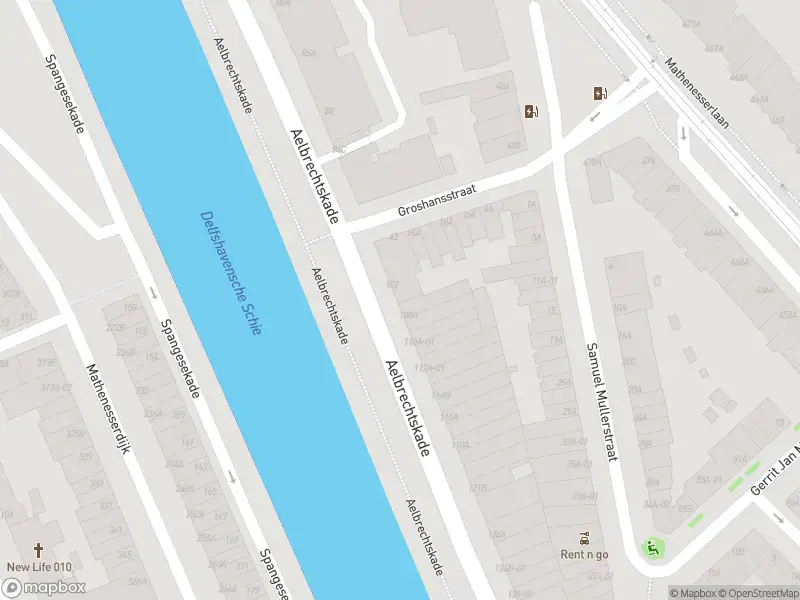 Ambulance met gepaste spoed naar de Aelbrechtskade in Rotterdam